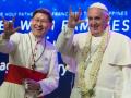Luis Antonio Tagle junto al papa en Manila
