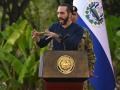 El presidente de El Salvador, Nayib Bukele, anunció este miércoles que policías y militares instalarán "cercos" en las ciudades para buscar a pandilleros