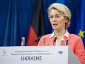 Ursula von der Leyen (l), President of the European Commission, at the International Expert Conference on the Reconstruction of Ukraine at a press conferenc on 25 October 2022, Berlin: