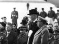 La visita del presidente estadounidense Dwight Eisenhower a España en 1959 es considerada el símbolo del fin del aislamiento internacional de la Dictadura franquista