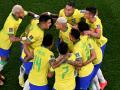 Los jugadores brasileños bailan para celebrar uno de los goles ante Corea del Sur