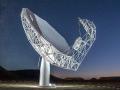 Uno de los platos que componen el radiotelescopio MeerKAT, en Sudáfrica