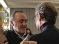 El presidente del PP, Alberto Núñez Feijóo, saluda al líder de UPN, Javier Esparza en un acto en Pamplona
