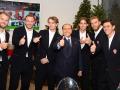 Berlusconi junto a varios jugadores del MonzaA