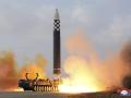 Lanzamiento de prueba de un misil en el Aeropuerto de Pyongyang, Corea del Norte (18 de noviembre de 2022)
