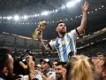 Leo Messi con la Copa del Mundo