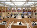 Varios empleados trabajan en una oficina de la Agencia Tributaria.