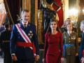El rey Felipe VI y la reina Letizia, durante la recepción a autoridades con motivo de la celebración de la Pascua Militar este viernes en el Palacio Real de Madrid