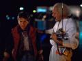 Michael J. Fox (Marty McFly) y Christopher Lloyd (Doc) en 'Regreso al futuro'