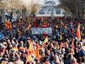 Los manifestantes no han tardado en llenar el espacio entre Cibeles y la puerta de Alcalá
