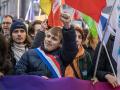 El diputado francés por el partido de izquierda Louis Boyard asiste a la 'Marcha por nuestras pensiones' , en París