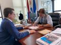 El presidente de Uruguay Luis Lacalle Pou firmando el proyecto de Ley de Presupuesto de Uruguay