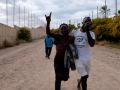 Un grupo de personas se dirige al Centro Temporal de Inmigrantes (CETI) después de saltar la valla de Melilla