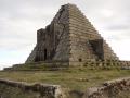 Mausoleo conocido popularmente como "Pirámide de los italianos", en la provincia de Burgos