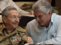 El actual líder cubano, Díaz-Canel, junto a Raúl Castro