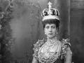 Alejandra vestida para asistir a la coronación el 26 de junio de 1902