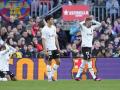 Los lamentos de jugadores del Valencia en el partido ante el Barcelona