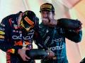 Fernando Alonso y Max Verstappen en el podio de Baréin