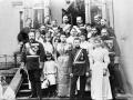 Fotografía de grupo de la familia del Príncipe Heredero Alfredo de Sajonia-Coburgo y Gotha celebrando su mayoría de edad, Coburgo, 1892.