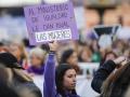 Una asistente durante la manifestación organizada por el Movimiento Feminista de Madrid con motivo del Día de la Mujer