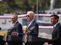 Joe Biden presidente de EE.UU. junto a los primeros ministros de Reino Unido, Rishi Sunak y el de Australia Anthony Albanese (Iz)