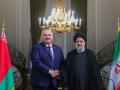presidente de Irán, Ebrahim Raisi (derecha), y al presidente de Bielorrusia, Alexander Lukashenko