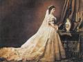Fotografía de Isabel como Reina de Hungría (por Emil Rabending [cs], 1867)