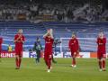 Los jugadores del Liverpool en el Bernabéu mientras sonaba su himno