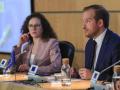 Los portavoces de la misión europea que se encuentra en España investigando el espionaje de Pegasus, Jeroen Lenaers, y Sophie in't Veld