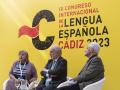 La presidenta del Institut d'Estudis Catalans, Teresa Cabré, el director de la RAE, Santiago Muñoz Machado(c) y el presidente de la Real Academia Galega, Víctor Freixanes