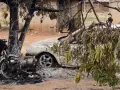 Vehículos quemados tras los ataques del Viernes Santo