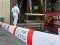Policía Científica en el restaurante incendiado de Manuel Becerra