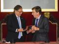 El presidente Gustavo Petro recibe las Llaves de Oro de la ciudad de Madrid de manos del Martínez Almeida