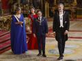 Los Reyes de España, Felipe VI y Letizia (2-i), el presidente de Colombia, Gustavo Petro (2-d), y su esposa, Verónica Alcocer