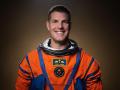 El astronauta Jeremy Hansen, con el traje que llevará a bordo de la cápsula Orion
