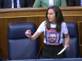 Belarra se presenta en el Congreso con una camiseta ofensiva contra Ayuso y su hermano