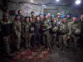 El presidente Zelenski visitó a los soldados en el frente de guerra por el Día del Cuerpo de Marines de Ucrania