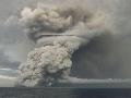 Foto de la erupción del volcán Tonga