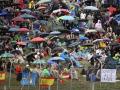 Los aficionados españoles pueblan las gradas de Montmeló animando a Fernando Alonso