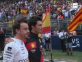 Fernando Alonso y Carlos Sainz, en el momento de escuchar el himno de España