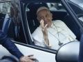 El Papa, a la salida del hospital donde fue operado en Roma