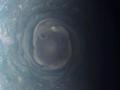 El punto verde captado por Juno en Júpiter