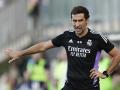 ELDA (ALICANTE), 25/06/2023.- El entrenador del Real Madrid Castilla, Raúl González, da instrucciones a sus jugadores durante el partido de vuelta de la final de la fase de ascenso a LaLiga SmartBank entre el CD Eldense y el Real Madrid Castilla, este domingo en el Estadio Municipal Nuevo Pepico Amat en Elda, Alicante. EFE/ Biel Aliño