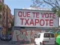 Valla con el lema 'Que te vote Txapote'