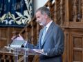 El Rey Felipe VI participa en la entrega de la VI Edición del 'Galardón Camino Real', en el Paraninfo de la Universidad de Alcalá, a 13 de julio de 2023, en Alcalá de Henares, Madrid (España). El Galardón Camino Real está otorgado por el Instituto Franklin de la Universidad de Alcalá para reconocer el trabajo profesional de los españoles que de forma destacada y ejemplar, proyectan y potencian la ‘positiva’ imagen de España en Estados Unidos.
13 JULIO 2023;REY;MAJESTAD;CORONA;PREMIO;VIRÓLOGA;
Alberto Ortega / Europa Press
13/7/2023