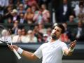 Novak Djokovic se lamenta durante un momento de la final