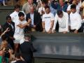 Carlos Alcaraz aplaude a su equipo en el box tras ganar Wimbledon