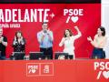 Pedro Sánchez, junto a la Ejecutiva del PSOE