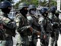 Las fuerzas militares montan guardia frente a la prisión Guayas, Ecuador