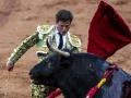 El Juli ejecuta un pase de pecho durante una corrida en Aranjuez